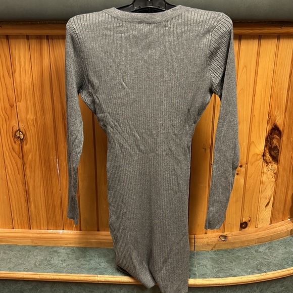 GUESS Low V Neck Sweater Dress Grey - Size S - Picture 4 of 4